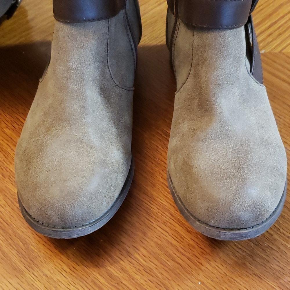 Suede texture boots. - Picture 3 of 5